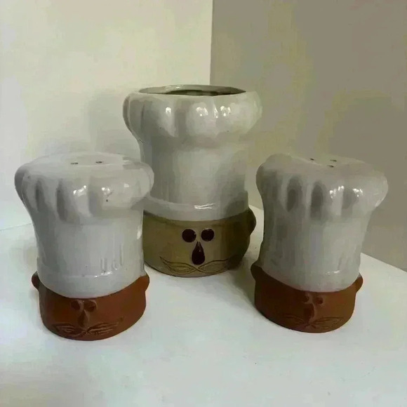 Le Chef vintage glazed ceramic kitchen utensil holder  and salt & pepper shakers - Picture 1 of 14